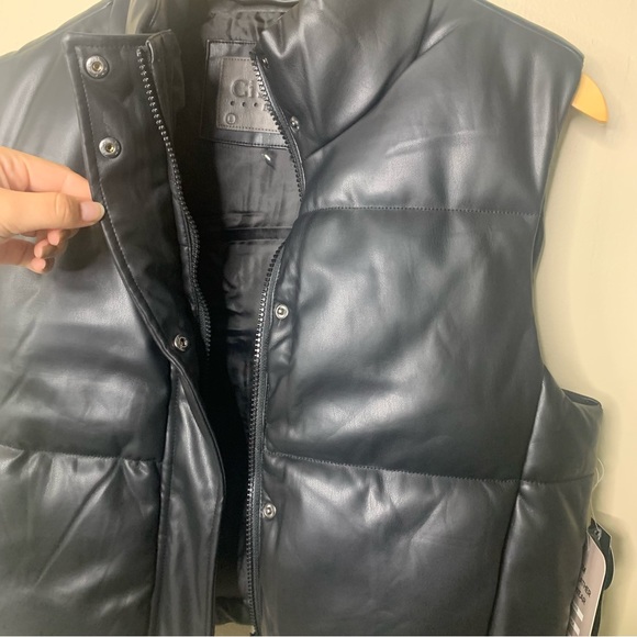 NWT Vici Crop Faux Leather Puffer Vest in Black Size Large - Picture 10 of 11